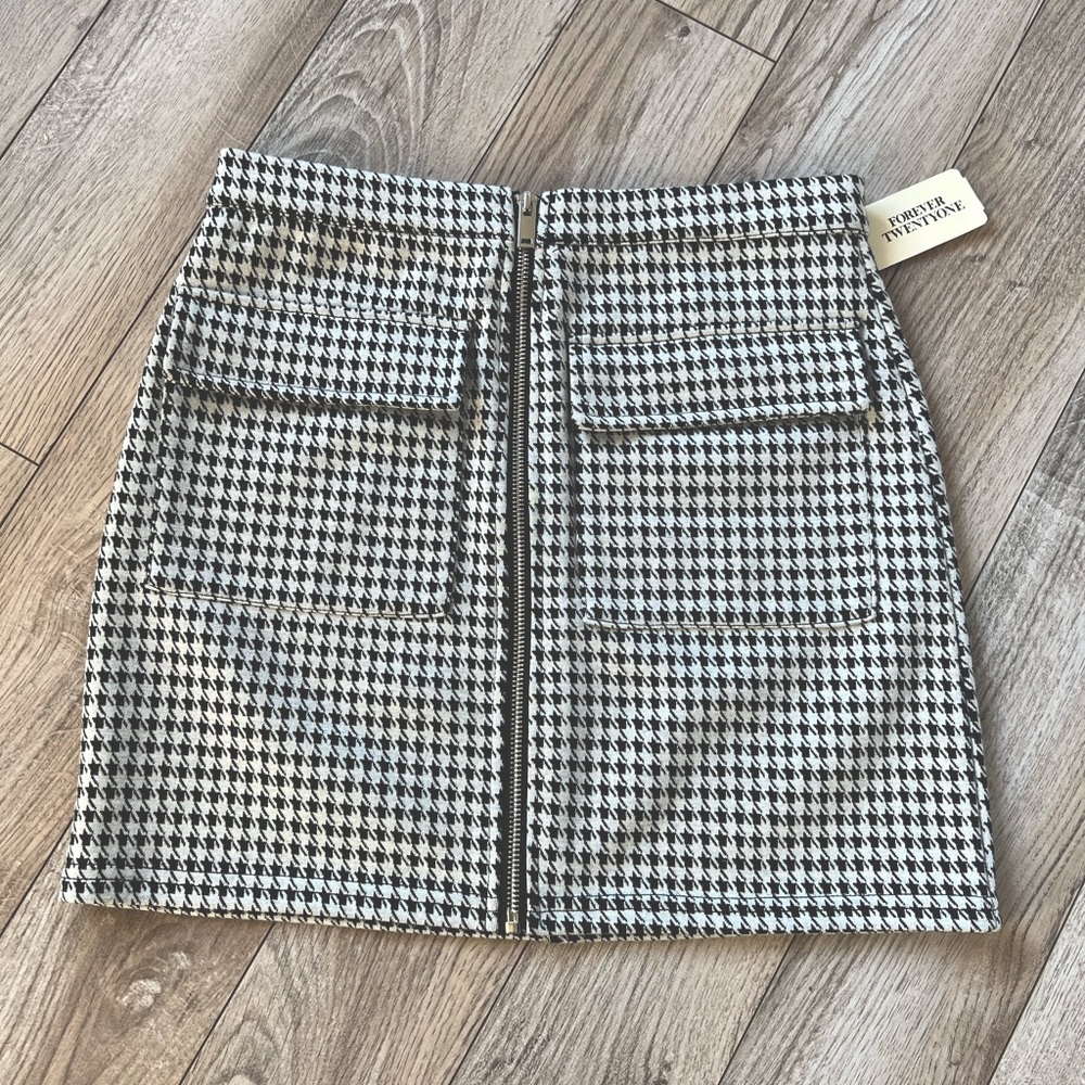 Forever 21 Patterned Zip-Up Skirt, Size Small, Black and White Houndstooth